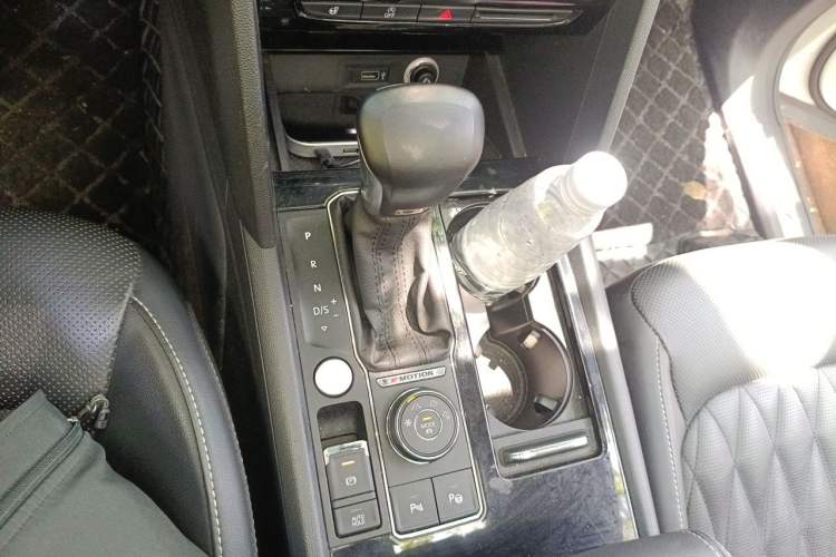 Used Volkswagen Teramont 2020 Revised Version 530 V6 Four-Wheel Drive Flagship Edition Gear Lever