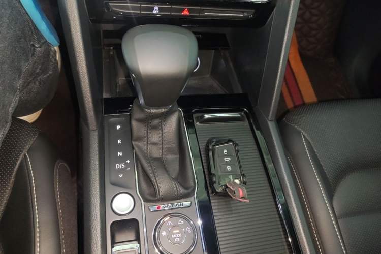 Used Volkswagen Teramont 2020 Revised Version 380TSI Four-Wheel Drive Luxury Edition Gear Lever