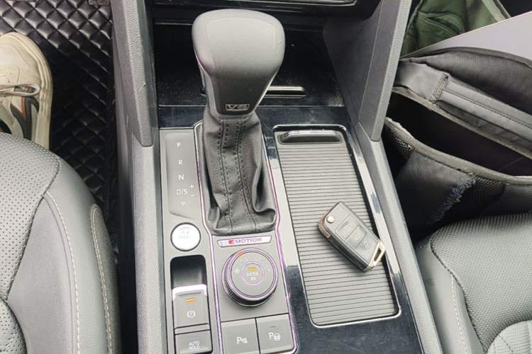 Used Volkswagen Teramont 2020 Revised Version 530 V6 Four-Wheel Drive Flagship Edition Gear Lever