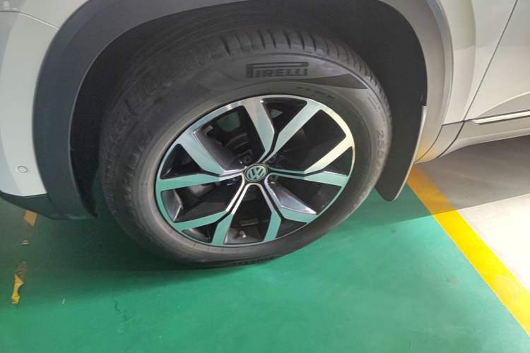 Used Volkswagen Teramont 2020 Revised Version 380TSI Four-Wheel Drive Luxury Edition Left Front Wheel Hub