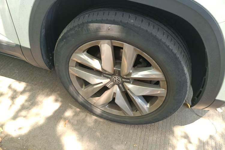 Used Volkswagen Teramont 2020 Revised Version 530 V6 Four-Wheel Drive Flagship Edition Right Front Wheel Hub