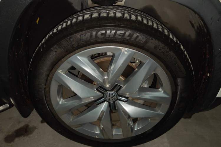 Used Volkswagen Teramont 2020 380TSI Four-Wheel Drive Flagship Version China VI Standard Right Front Wheel Hub