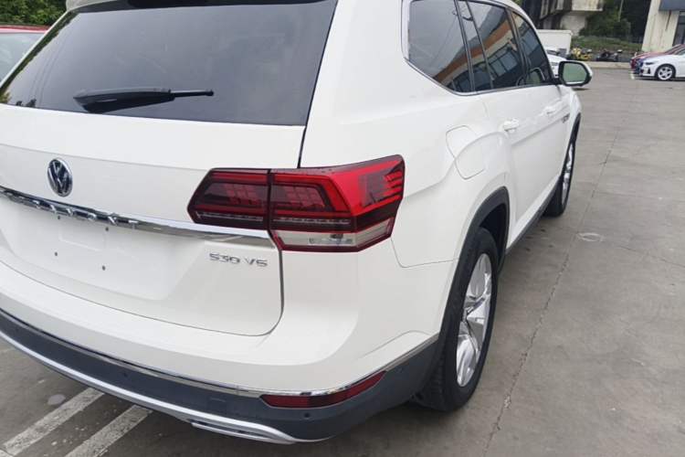 Used Volkswagen Teramont 2020 Revised Version 530 V6 Four-Wheel Drive Flagship Edition Right Rear Taillight