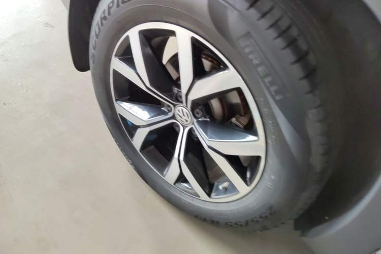 Used Volkswagen Teramont 2020 Revised Version 380TSI Four-Wheel Drive Luxury Edition Right Rear Wheel Hub