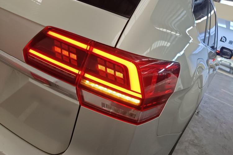 Used Volkswagen Teramont 2020 380TSI Four-Wheel Drive Luxury Version China VI Standard Right Rear Taillight