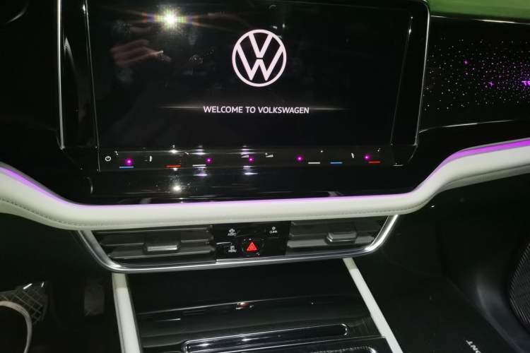 Used Volkswagen Teramont 2021 330TSI Two-Wheel-Drive Prestige Luxury Edition Audio And AC Panel