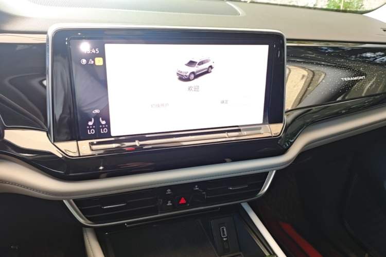 Used Volkswagen Teramont 2021 530 V6 Four-Wheel Drive Prestige Luxury Edition Audio And AC Panel