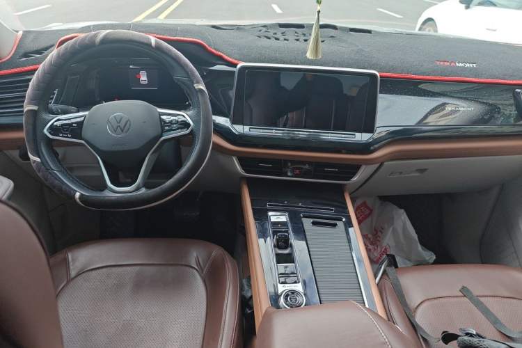 Used Volkswagen Teramont 2021 530 V6 Four-Wheel Drive Prestige Luxury Edition Center Console