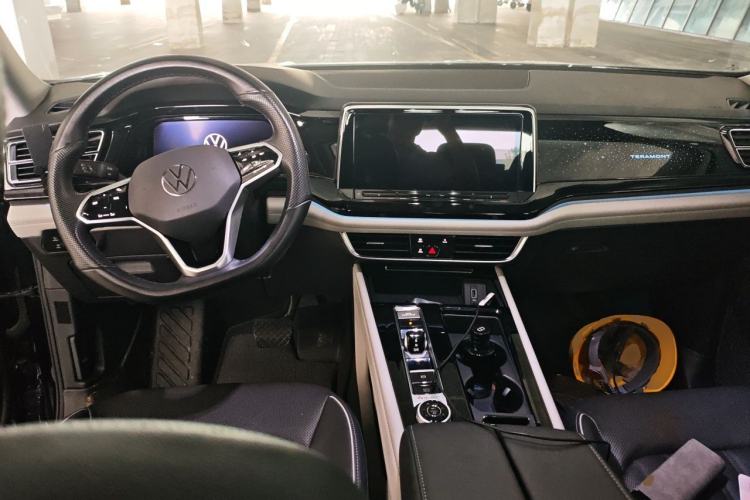 Used Volkswagen Teramont 2021 530 V6 Four-Wheel Drive Prestige Luxury Edition Center Console