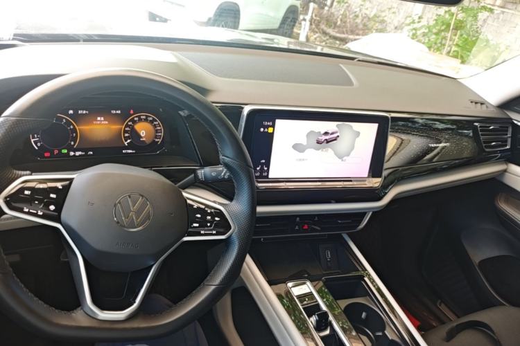 Used Volkswagen Teramont 2021 530 V6 Four-Wheel Drive Prestige Luxury Edition Center Console