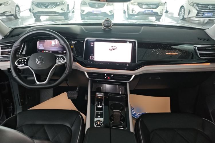Used Volkswagen Teramont 2021 530 V6 All-Wheel Drive Prestige Flagship Edition Center Console