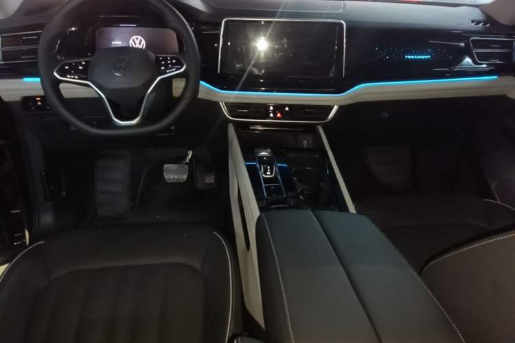 Used Volkswagen Teramont 2021 330TSI Two-Wheel-Drive Prestige Luxury Edition Center Console