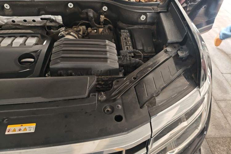 Used Volkswagen Teramont 2021 530 V6 Four-Wheel Drive Prestige Luxury Edition Engine Bay Left