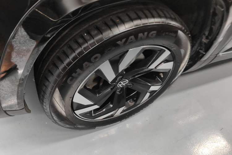 Used Volkswagen Teramont 2021 380TSI Four-Wheel Drive Prestige Luxury Edition Left Front Wheel Hub