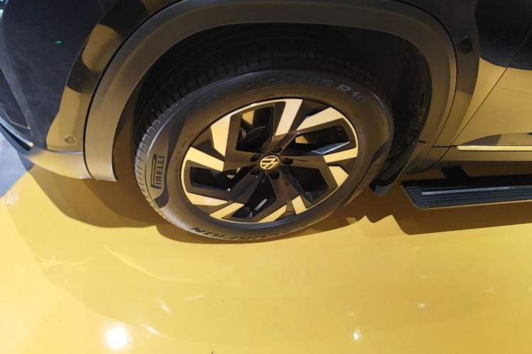 Used Volkswagen Teramont 2021 380TSI Four-Wheel Drive Prestige Luxury Edition Left Front Wheel Hub