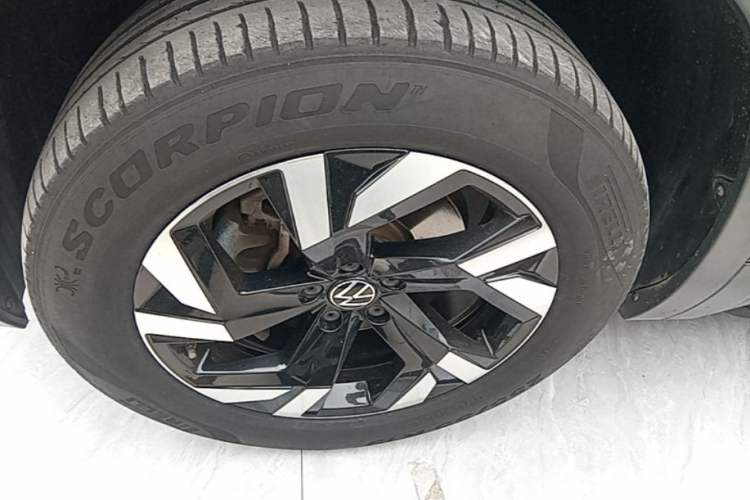 Used Volkswagen Teramont 2021 380TSI Four-Wheel Drive Prestige Luxury Edition Left Front Wheel Hub