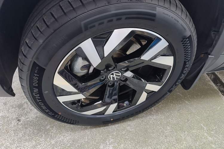 Used Volkswagen Teramont 2021 380TSI Four-Wheel Drive Prestige Luxury Edition Left Front Wheel Hub