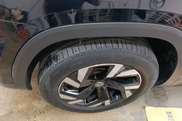 Used Volkswagen Teramont 2021 330TSI Two-Wheel-Drive Prestige Luxury Edition Left Front Wheel Hub