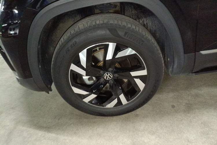 Used Volkswagen Teramont 2021 380TSI Four-Wheel Drive Prestige Luxury Edition Left Front Wheel Hub