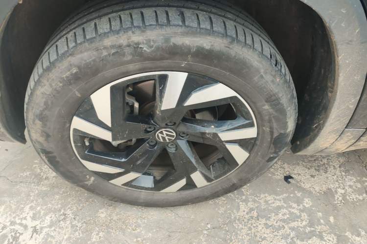 Used Volkswagen Teramont 2021 380TSI Four-Wheel Drive Prestige Luxury Edition Left Front Wheel Hub