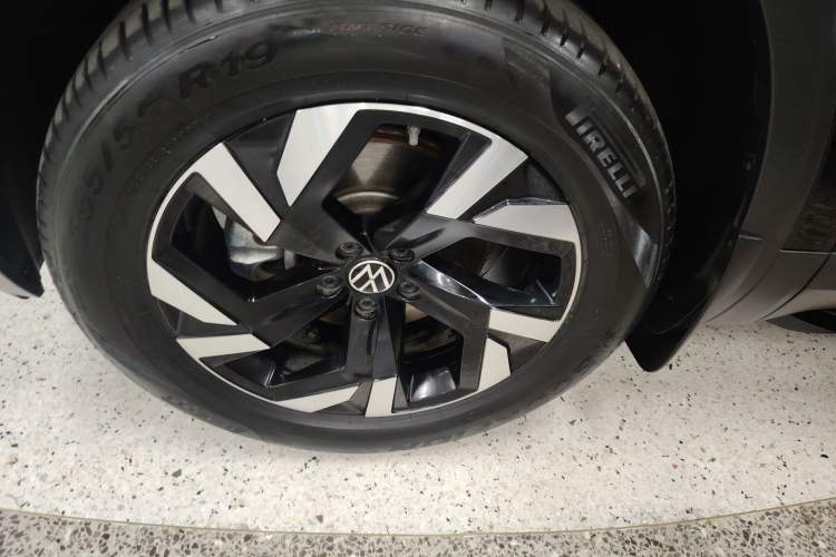 Used Volkswagen Teramont 2021 380TSI Four-Wheel Drive Prestige Luxury Edition Left Front Wheel Hub