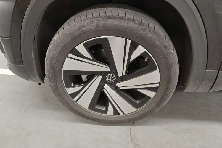Used Volkswagen Teramont 2021 330TSI Two-Wheel-Drive Prestige Luxury Edition Left Front Wheel Hub
