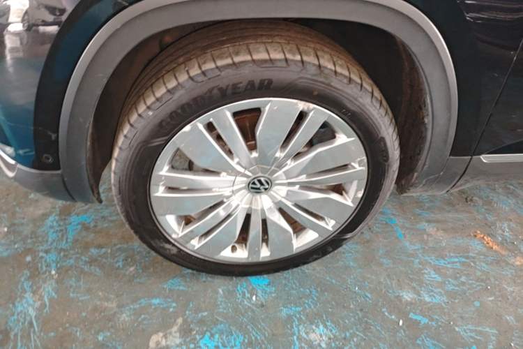 Used Volkswagen Teramont 2021 530 V6 All-Wheel Drive Prestige Flagship Edition Left Front Wheel Hub
