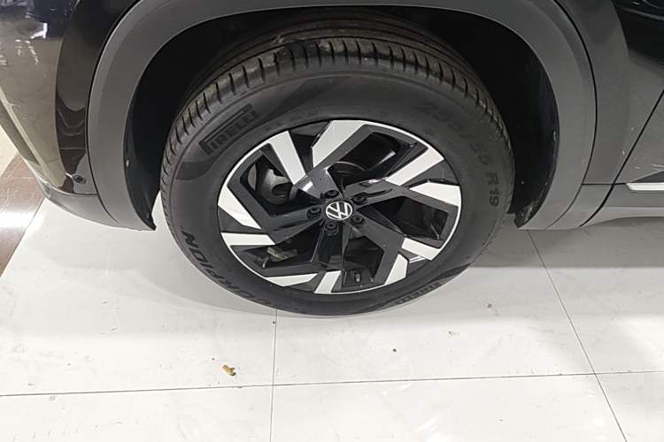 Used Volkswagen Teramont 2021 380TSI Four-Wheel Drive Prestige Luxury Edition Left Front Wheel Hub