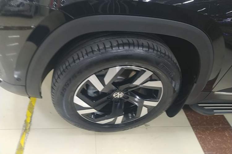 Used Volkswagen Teramont 2021 330TSI Two-Wheel-Drive Prestige Luxury Edition Left Front Wheel Hub