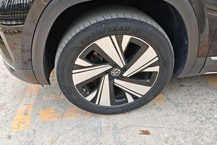 Used Volkswagen Teramont 2021 380TSI Four-Wheel Drive Prestige Luxury Edition Left Front Wheel Hub