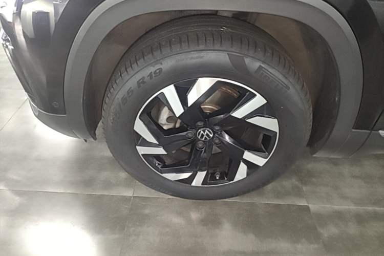 Used Volkswagen Teramont 2021 330TSI Two-Wheel-Drive Prestige Luxury Edition Left Front Wheel Hub