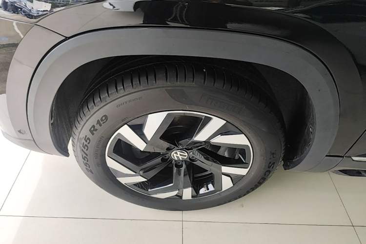Used Volkswagen Teramont 2021 380TSI Four-Wheel Drive Prestige Luxury Edition Left Front Wheel Hub