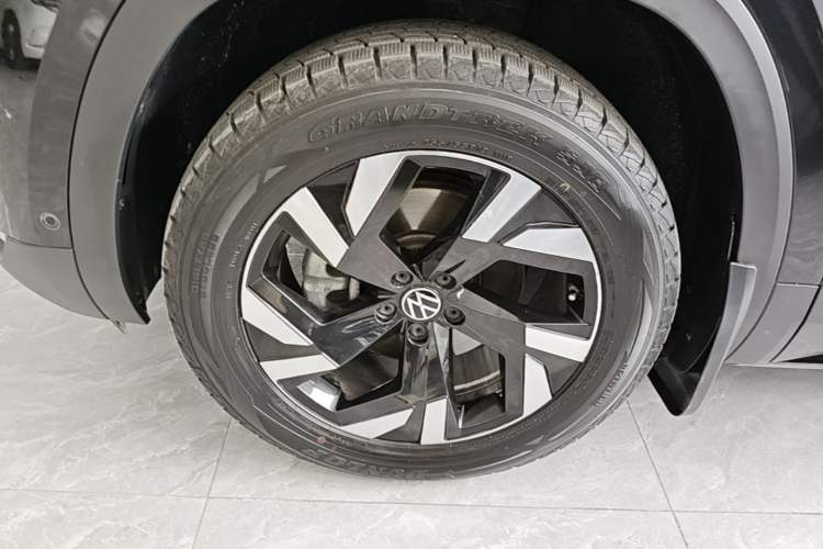 Used Volkswagen Teramont 2021 380TSI Four-Wheel Drive Prestige Luxury Edition Left Front Wheel Hub