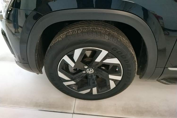 Used Volkswagen Teramont 2021 330TSI Two-Wheel-Drive Prestige Luxury Edition Left Front Wheel Hub