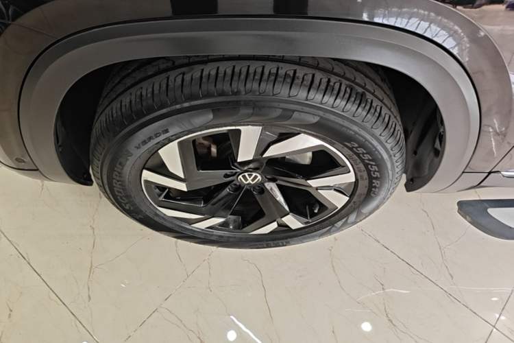 Used Volkswagen Teramont 2021 380TSI Four-Wheel Drive Prestige Luxury Edition Left Front Wheel Hub