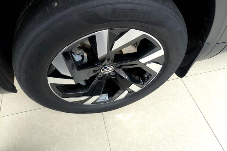 Used Volkswagen Teramont 2021 380TSI Four-Wheel Drive Prestige Luxury Edition Left Front Wheel Hub
