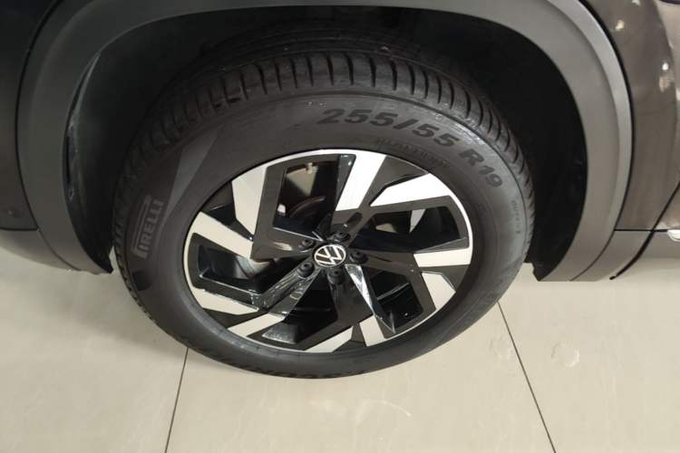 Used Volkswagen Teramont 2021 380TSI Four-Wheel Drive Prestige Luxury Edition Left Front Wheel Hub
