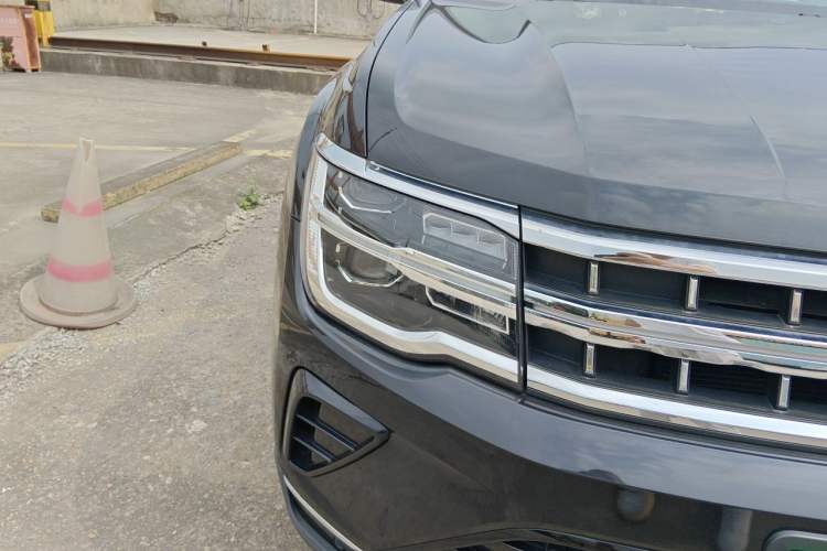 Used Volkswagen Teramont 2021 330TSI Two-Wheel-Drive Prestige Luxury Edition Right Front Headlight