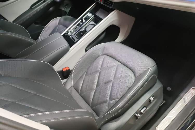 Used Volkswagen Teramont 2021 530 V6 All-Wheel Drive Prestige Flagship Edition Right Front Seat
