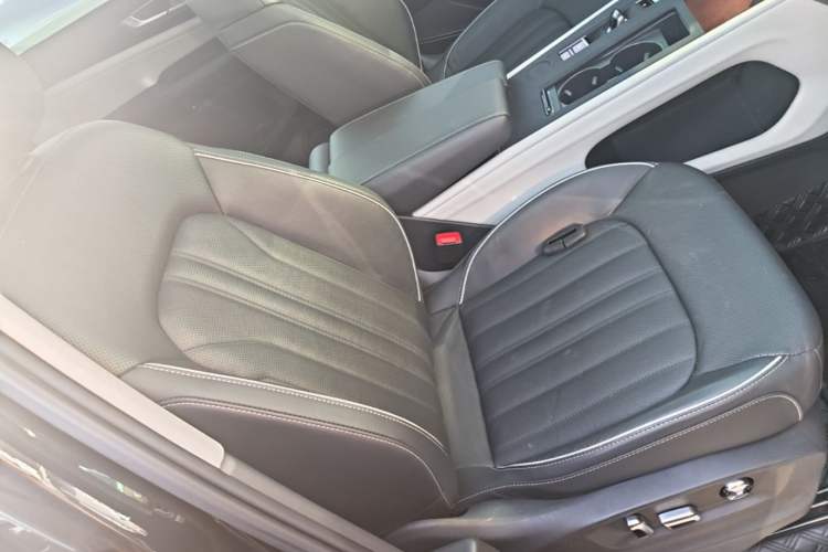 Used Volkswagen Teramont 2021 330TSI Two-Wheel-Drive Prestige Luxury Edition Right Front Seat