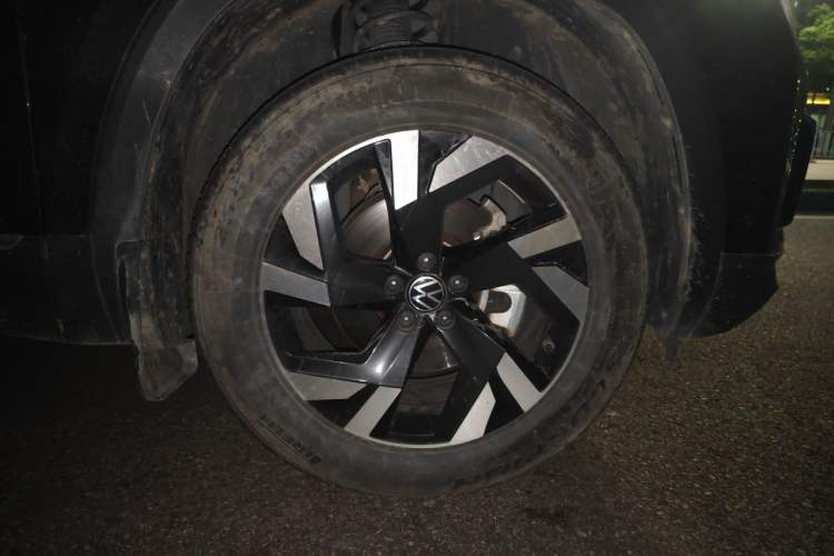 Used Volkswagen Teramont 2021 380TSI Four-Wheel Drive Prestige Luxury Edition Right Front Wheel Hub