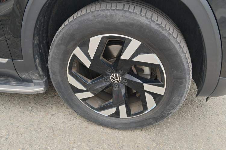 Used Volkswagen Teramont 2021 330TSI Two-Wheel-Drive Prestige Luxury Edition Right Front Wheel Hub
