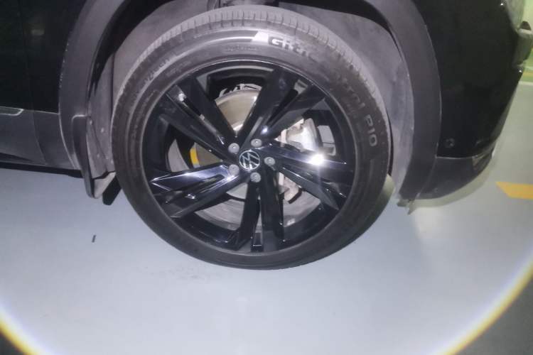 Used Volkswagen Teramont 2021 380TSI Four-Wheel Drive Prestige Luxury Edition Right Front Wheel Hub