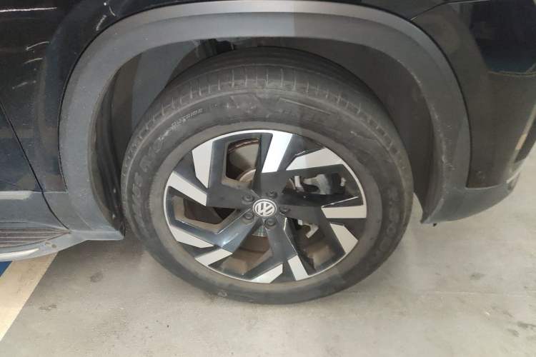 Used Volkswagen Teramont 2021 380TSI Four-Wheel Drive Prestige Luxury Edition Right Front Wheel Hub