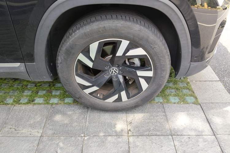 Used Volkswagen Teramont 2021 380TSI Four-Wheel Drive Prestige Luxury Edition Right Front Wheel Hub