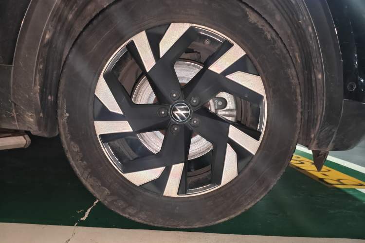 Used Volkswagen Teramont 2021 530 V6 Four-Wheel Drive Prestige Luxury Edition Right Front Wheel Hub