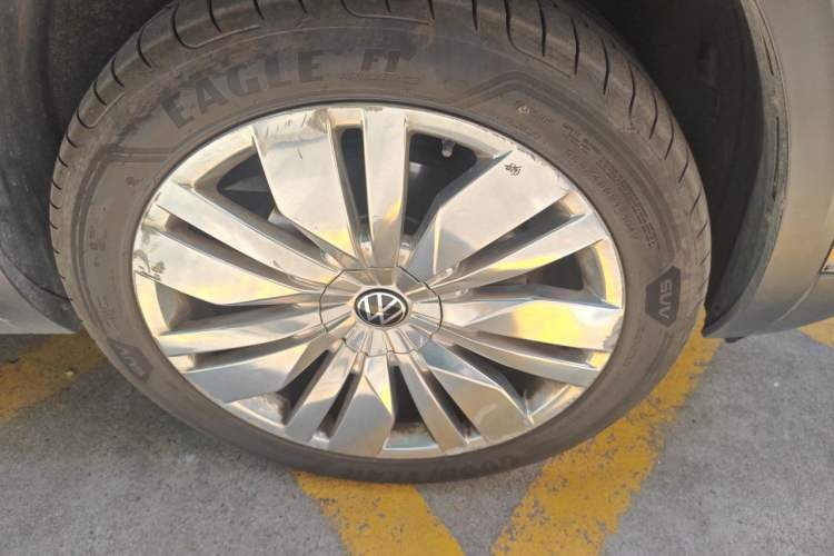 Used Volkswagen Teramont 2021 380TSI Four-Wheel Drive Prestige Flagship Edition Right Front Wheel Hub