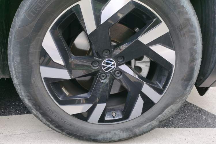 Used Volkswagen Teramont 2021 330TSI Two-Wheel-Drive Prestige Luxury Edition Right Front Wheel Hub