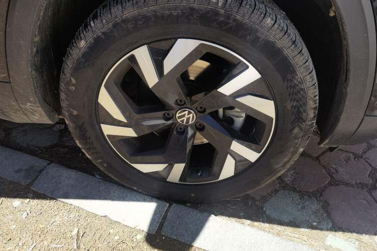 Used Volkswagen Teramont 2021 380TSI Four-Wheel Drive Prestige Luxury Edition Right Front Wheel Hub