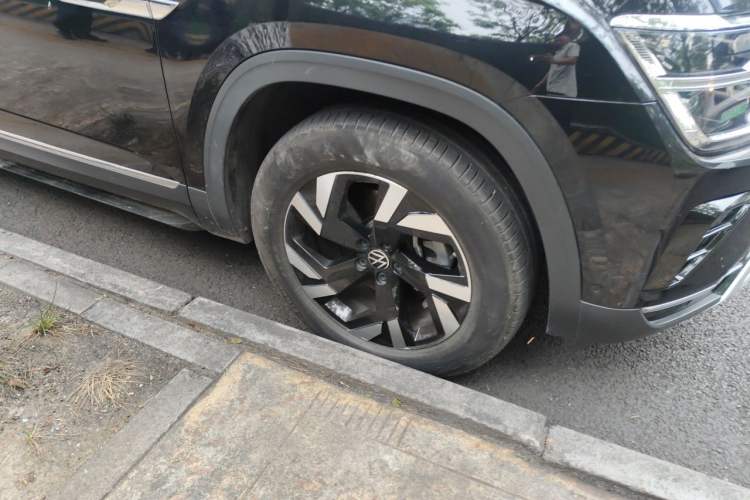 Used Volkswagen Teramont 2021 380TSI Four-Wheel Drive Prestige Luxury Edition Right Front Wheel Hub